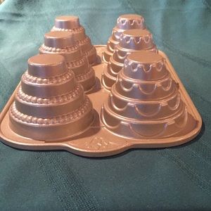 Fancy cupcakes Nordic Ware pan used one time.